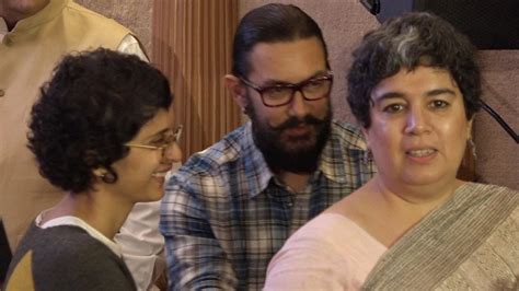 Его отец таир хуссэйн (tahir hussain) — продюсер. Aamir Khan's wife Kiran Rao BONDS with his first wife ...
