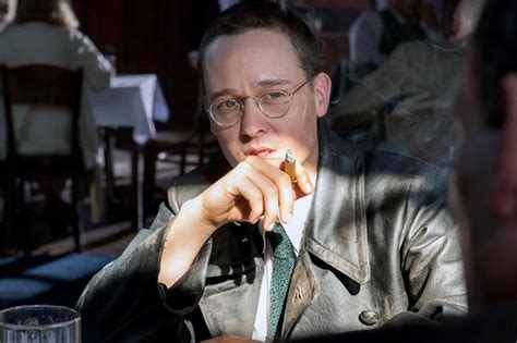 Do you like this video? Tom Schilling will nie mehr Intellektuellen spielen