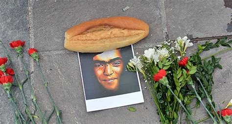 Sami elvan, polislerin berkin'e grup yorum 'un konserlerine ve eylemlere gitmeni tasvip etmiyoruz baba sami elvan, savcılıktaki ifadesinde, 15 haziran cumartesi günü berkin'e mezuniyet töreni için. Savcı, Berkin Elvan'ın Katillerinin Peşinde