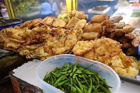Jakarta: To learn a city, look to street food