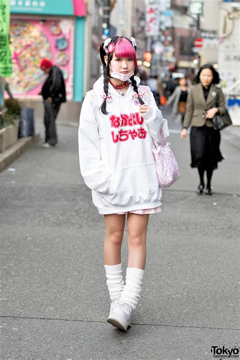 Pink Bangs, Oversized Hoodie & Kawaii Fashion on the Street in Harajuku