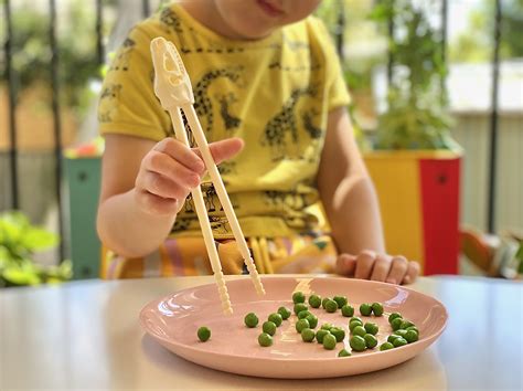 Children Training Chopsticks To Correct Chopsticks Ciudaddelmaizslp