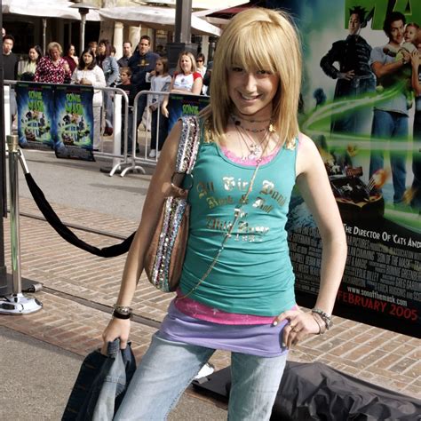 10 Y2K Fashion Trends That Missed Out on a Comeback But Shan't Be