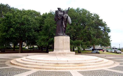 Photo Confederate Defenders Of Charleston Monument