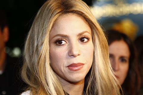 Bagaimana rupa mereka ketika tanpa make up? Shakira's latest makeup-less selfie proves she's just like ...
