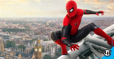 Com apenas 19 anos, tom holland desafia a norma em hollywood de que os adolescentes sejam interpretados por atores com perto de 30 anos, o que frequentemente retira credibilidade à interpretação. Homem-Aranha 3: Tom Holland posta nova foto de uniforme ...