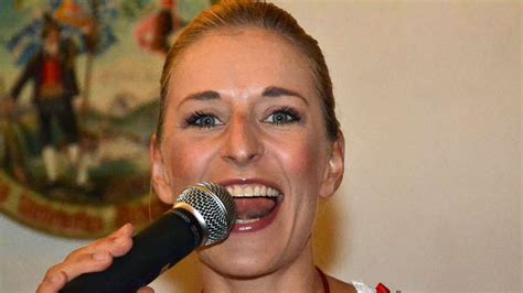 Volksmusik Star Stefanie Hertel Probt Mit Den Hot Sex Picture