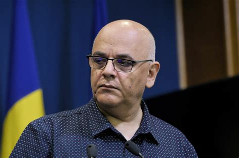 Din primele informatii, cei doi au ingerat o substanta toxica, al carei recipent a fost confundat de catre sotia barbatului cu sticla de ulei, pe care aceasta il folosea la prepararea salatei de legume. Decizie șocantă luata de Raed Arafat! Îi va distruge ...