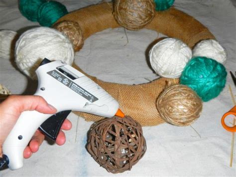 How To Make A Yarn Ball Wreath How Tos Diy