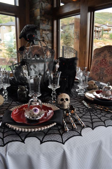 20 Halloween Dining Table Setting And Decor Ideas
