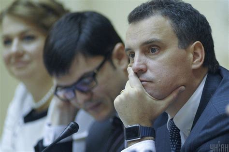 С 2004 по 2009 год работал в газете экономические известия. Абромавичус арендует авто у партнеров Путина - Дубинский ...