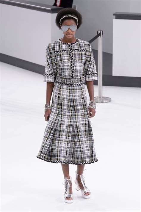 Chanel At Paris Fashion Week Spring 2016 Livingly