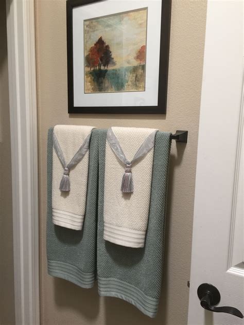10 Bathroom Towel Arrangement Ideas