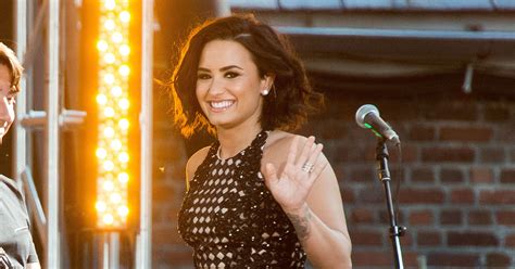 Why Demi Lovato Didnt Think She Would Make It To 21 Huffpost