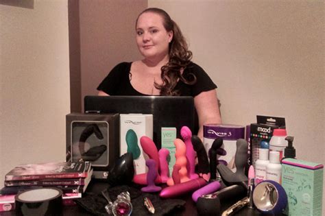 Sex Toy Tester Earns £3000 Reviewing Vibrators Dildos And Jiggle