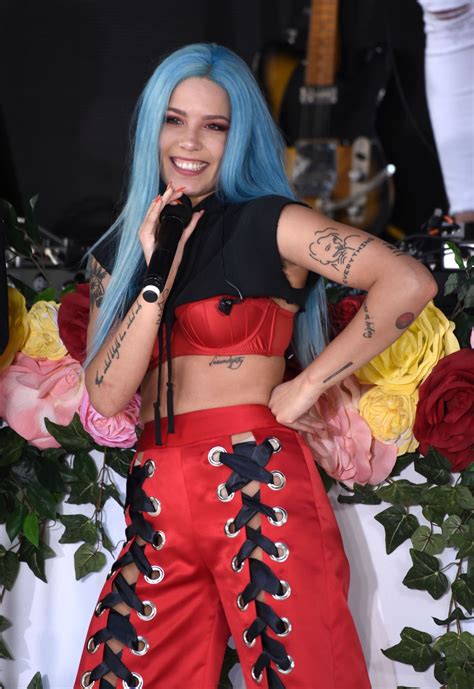 Halsey Performs On Nbcs Today Show At Rockefeller Center In Ny 06 09