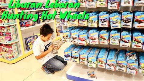 Follow for the latest cars, collabs & sneak peeks! Liburan Lebaran di Duta Mall Borong Hot Wheels - YouTube