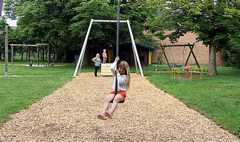 Der schnellste weg auf den wendelstein. Seilbahn auf dem Kinderspielplatz ist nun fertig