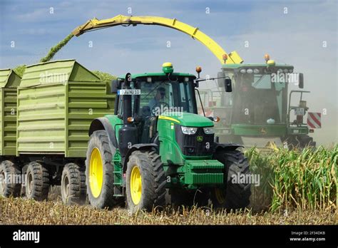 John Deere Tractor Hi Res Stock Photography And Images Alamy