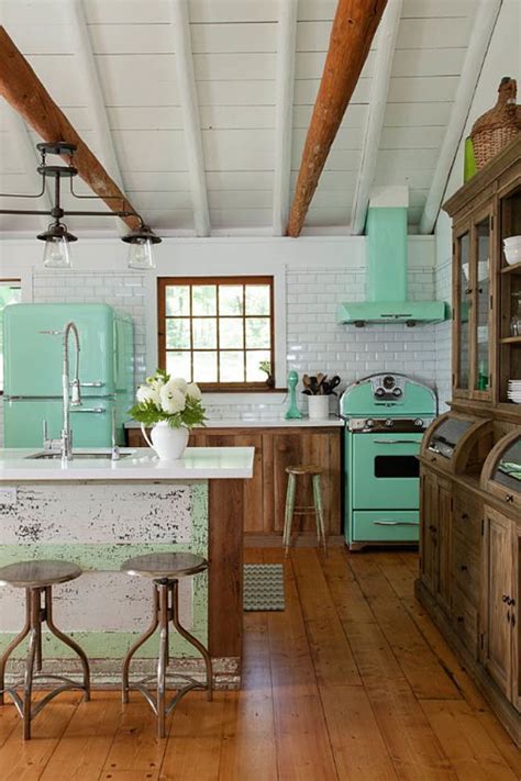 By incorporating a butler's pantry—just one cabinet and a swinging door between the kitchen and the dining room—she gave the room an extra 50 square feet, allowing for more counter. 25 Ideas To Give Your Kitchen A Retro Feel - DigsDigs
