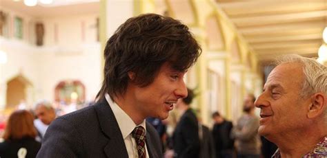 Jak tn.cz potvrdil, nabídku stát se novou posilou sociálních demokratů už dostal. Matěj Stropnický vysvětloval studentce, proč nemá pracovat ...