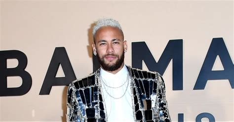 Moderatorin janin ullmann (38) hält ihre fans pünktlich zum valentinstag mit einem ganz besonderen selfie auf trapp. Neymar en couple avec Janin Ullmann ? Tout ce qu'il faut ...