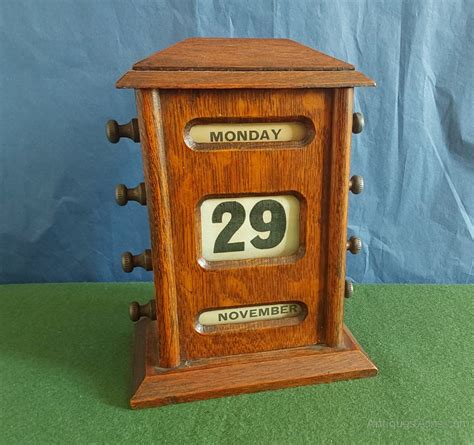 Antiques Atlas Edwardian Oak Perpetual Desk Calendar As1007a555 Fta549