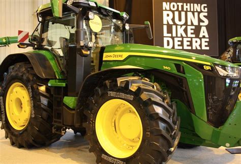 El Llamativo Nuevo Diseño Del Tractor John Deere 340 8r En Fima 2020