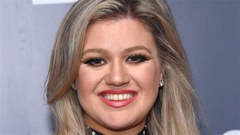 Kelly Clarkson S Tmi Story Has People Cracking Up
