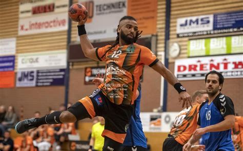 De Handballers Van Hurry Up Vermorzelen In Zwartemeer Het Belgische Atomix Met Maar