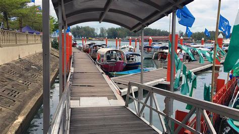 Perjalanan ferry ambil masa 2 jam setengah. Percutian di Pulau Perhentian