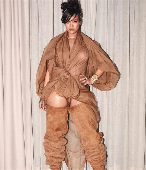 Rihanna desnuda se filtró Fotos privadas fotos porno caseras