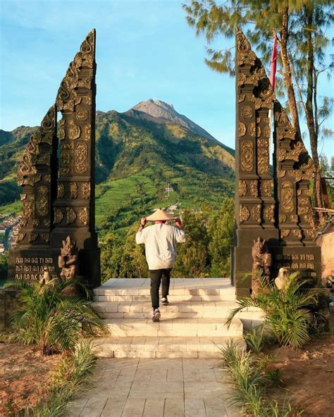 10 Potret Wisata Bukit Sanjaya Yang Mirip Pura Lempuyangan Bali
