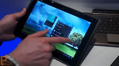 Hands On With The Asus Padfone Smartphonetablet Combo Youtube