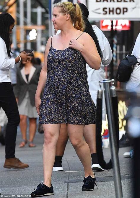 Amy Schumer Keeps It Feminine In A Floral Print Dress In Nyc Daily