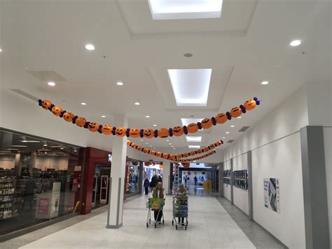 Maybe you would like to learn more about one of these? Épinglé par KeShia Moore sur Halloween decoration. | Déco ...