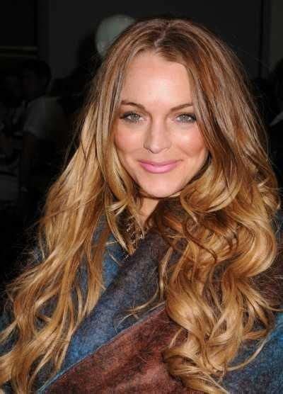 lindsay lohans long hairstyle brown hair with blonde highlights lindsay lohan hair long hair
