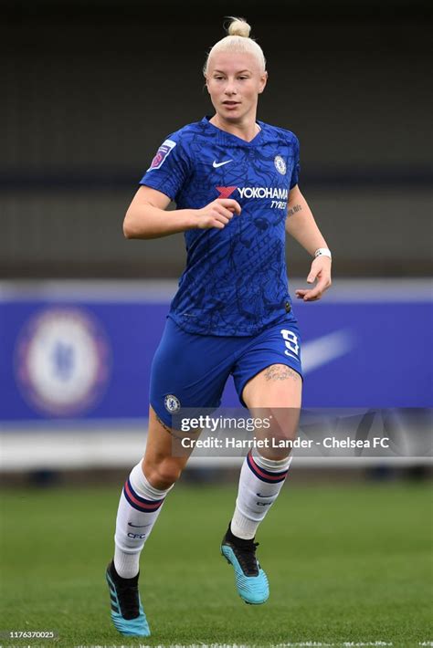 Bethany England Of Chelsea Runs On During The Continental Tyres Cup Fotografia De Notícias