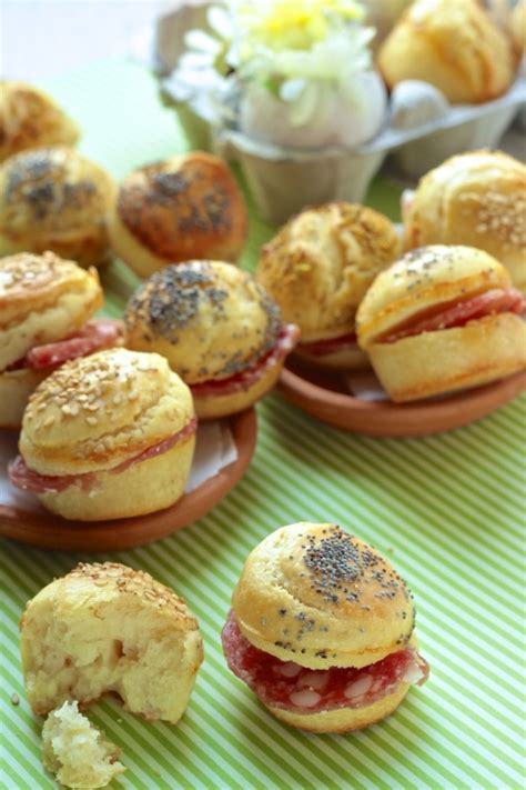 Questo super deluxe picnic zaino dispone di tutti gli accessori essenziali per una fantastica per un massimo di quattro persone da picnic. Muffin panini, perfetti per la colazione di pasqua o pic ...