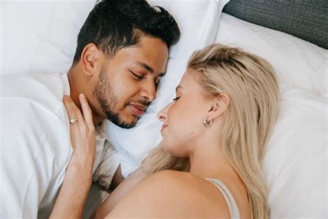 5 Hal Harus Dihindari Di Tempat Tidur Saat Bersama Pasangan