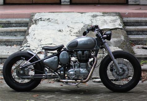 Royal enfield makes the most custom friendly motorcycles in the world which are your dreams in metal and imagination.welcome to the home of the wild and creative, the wonderful and the weird.welcome to royal enfield custom world. "Momot": Royal Enfield 500 Bobber by Jowo Kustom - BikeBound