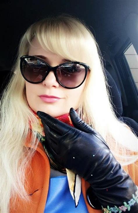 Fashionable Black Leather Gloves For Women