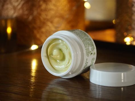 Moisturizes, nourishes, and visibly softens skin. Kiehl's Creamy Avocado Eye Cream Review | Helpless Whilst ...