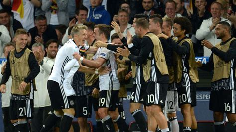 Â und mit diesem team spielt deutschland. EM 2016: Deutschland gegen Polen - Aufstellung mit Hummels und Götze | Fußball-EM