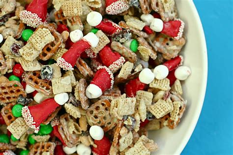slidetitle num=9hunt's snack pack in aluminum cans/slidetitle packaged pudding packs remain popular today and even come in inventive flavors (hello, pink and blue unicorn pudding !). Juneberry Lane: Holiday Snack Mix (and Santa Hats out of ...