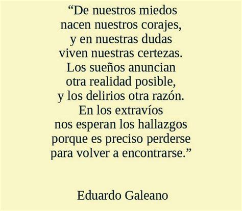 Encuentra docenas de poemas de eduardo galeano con fotos para copiar y compartir. Mar de Fueguitos de Eduardo Galeano - Home | Facebook