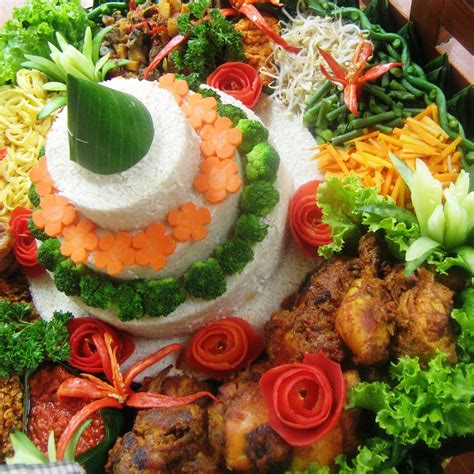 Catering Murah Purwokerto : Nasi Tumpeng Murah Gurih Kuning atau Putih