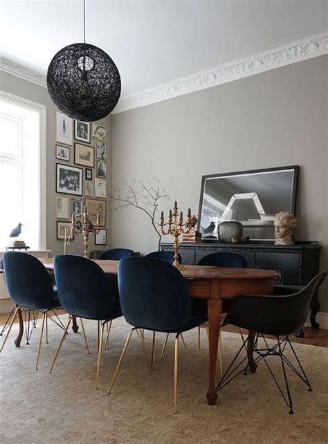 See more ideas about dining room design, modern dining room, dining room chairs. 25 Ways To Match An Antique Table And Modern Chairs - DigsDigs