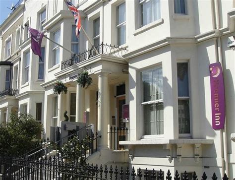 Premier inn kensington (olympia) is in a great location for visiting london's museums including the natural history, science and victoria & albert museums and has the olympia exhibition centre just 500m away. room 2 - Picture of Premier Inn London Kensington (Olympia ...