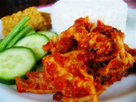 Sebut saja, dimasak dengan cara digoreng. Resep Masakan Indonesia: Resep Ayam Suwir Pedas